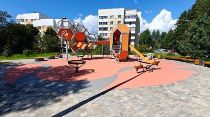 «Огненный остров в облаках серого песка»