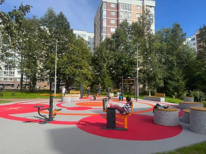 «Огненный остров в облаках серого песка»