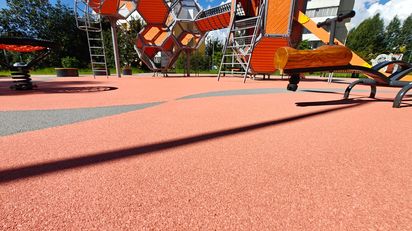 «Огненный остров в облаках серого песка»